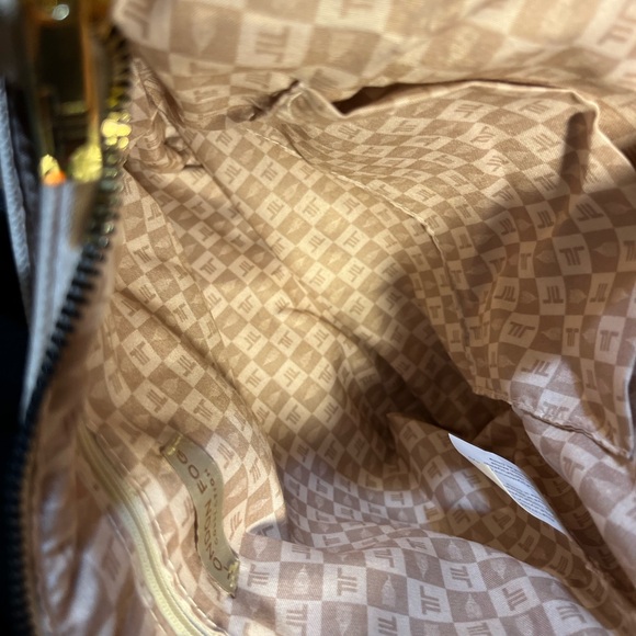 Elegant Cream London Fog Crossbody Bag - Picture 5 of 11